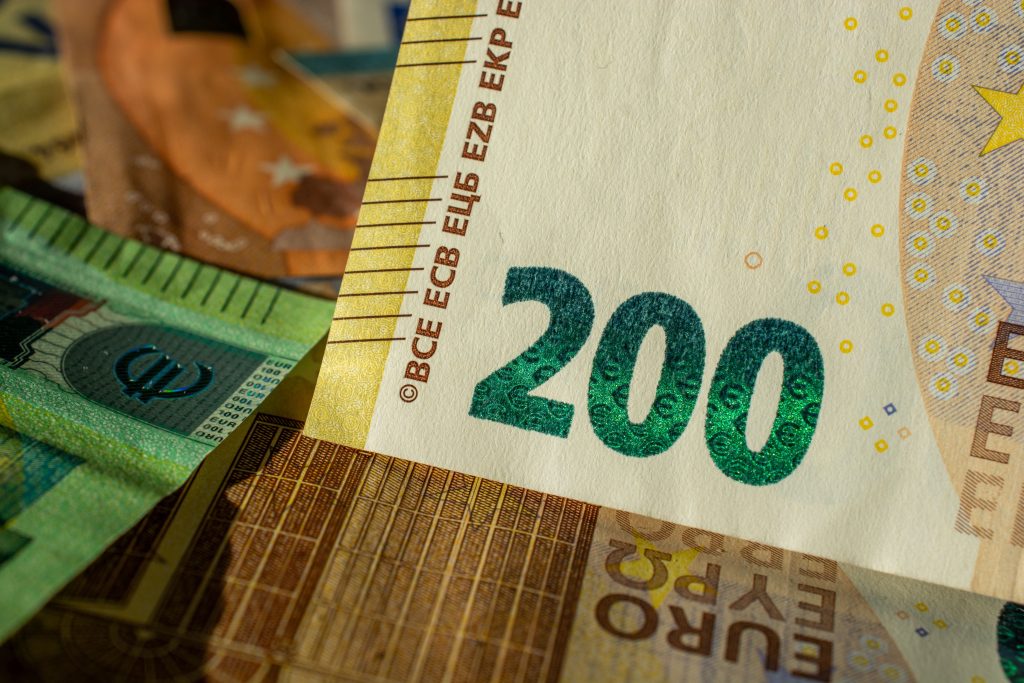 Trying to land my first client – Goal is $3,000/month in stable income. How would you start from scratch?